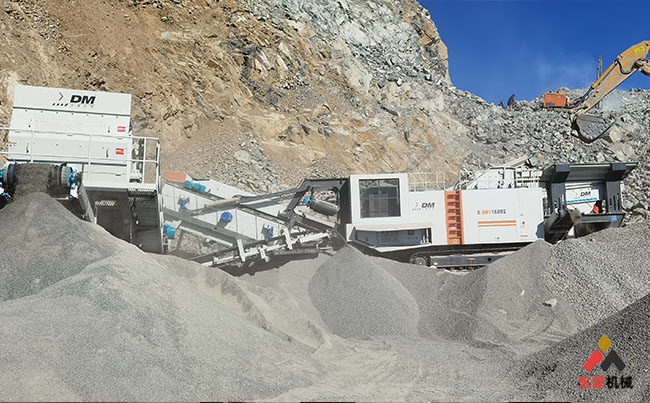 移动反击式破碎站：时产150吨硬质岩履带式移动破碎生产线