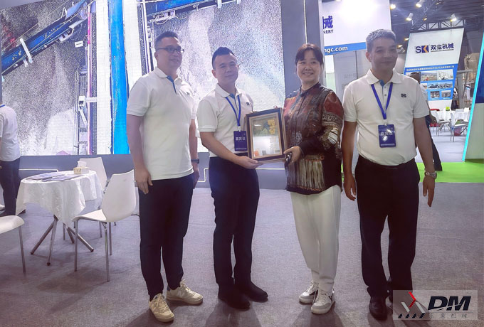 上海东蒙精彩亮相2